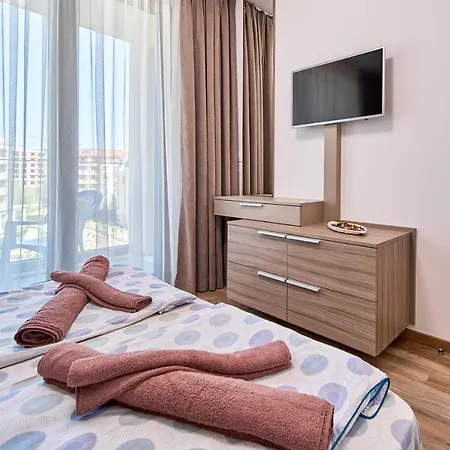 Marina Azur- 100m From The & Spa! Luxury Apartment! St Constantin et Helena